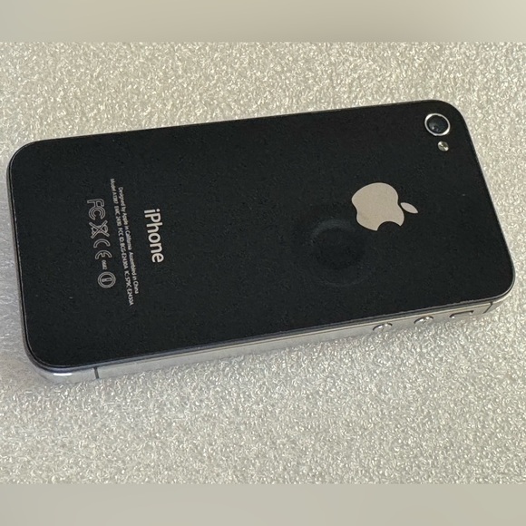 Apple iPhone 4S - Black, 16GB, Excellent Condition!! (Verizon, see listing) - Picture 6 of 10